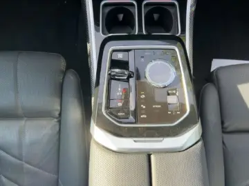 BMW M760 e xDrive Iconic Glow Pano Sky Lounge Massag