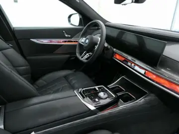 BMW M760e xDr. M Performance Pak. NP 179270.- ACC