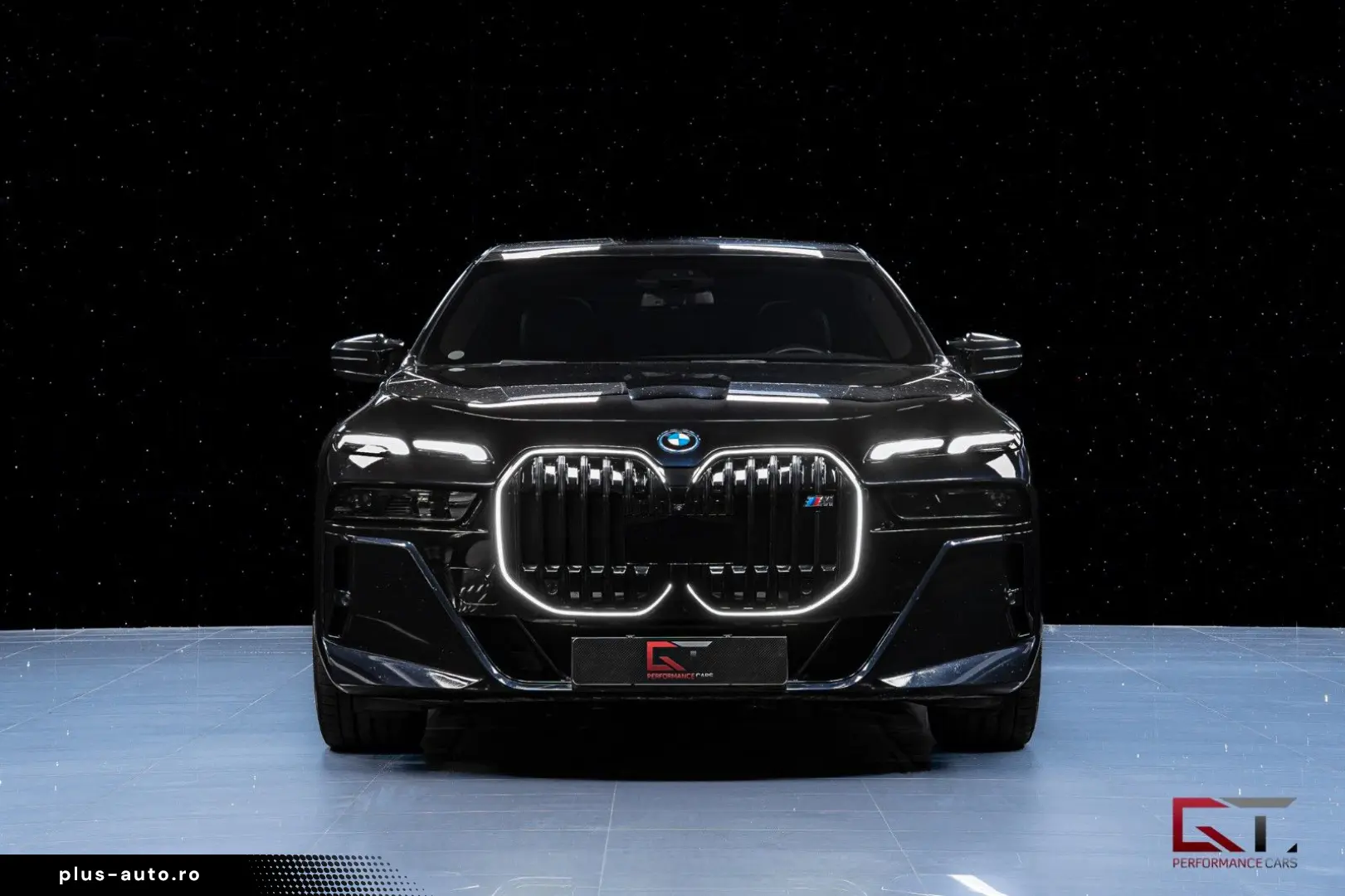 BMW M760 e xDrive Theatre B&W Executive Pano Sky DAP