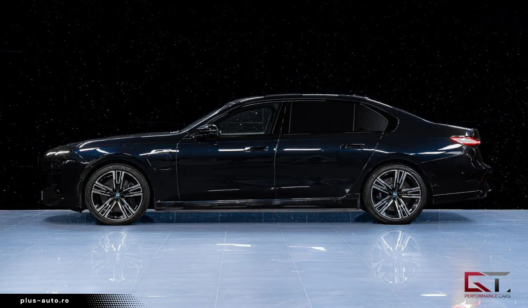 BMW M760 e xDrive Theatre B&W Executive Pano Sky DAP