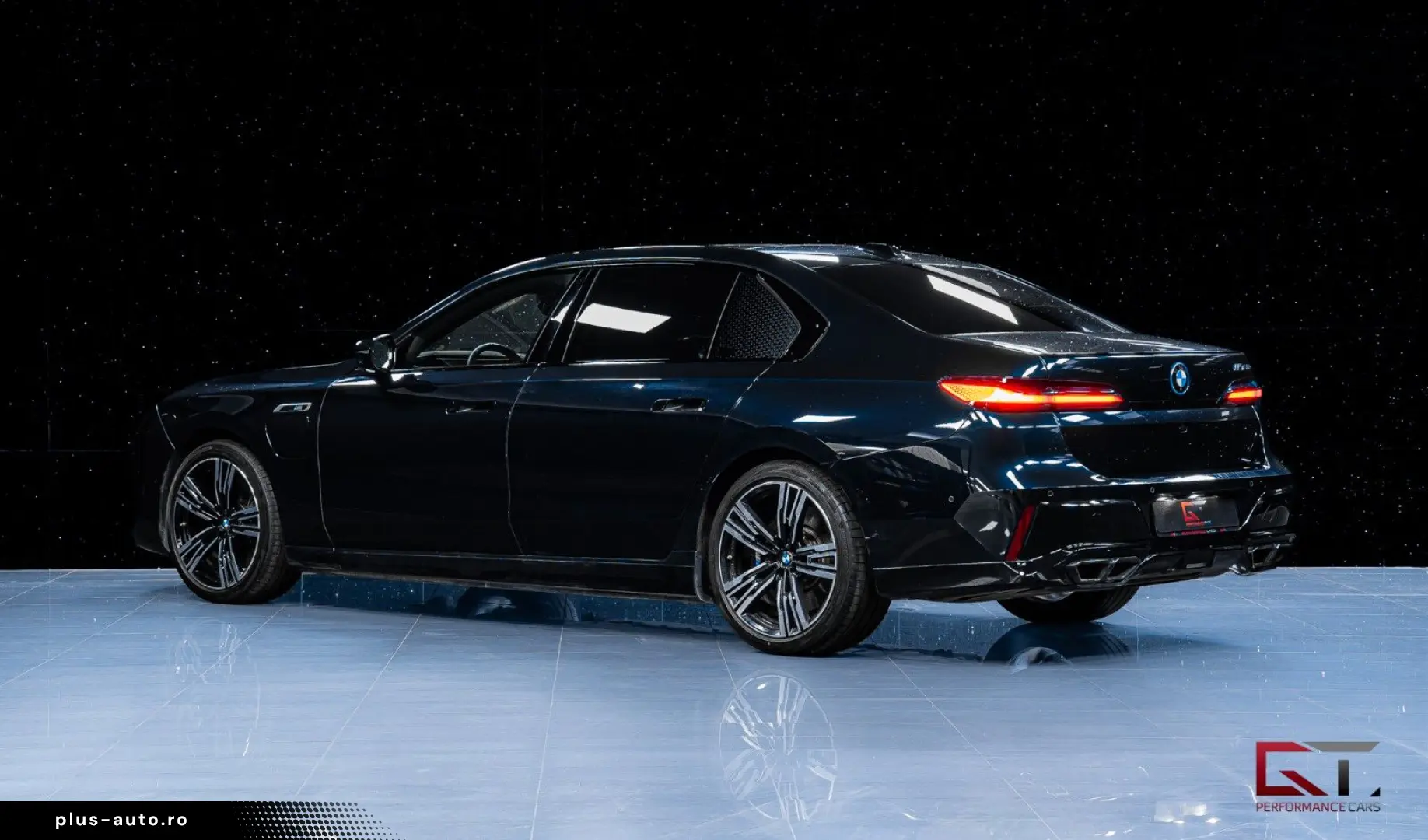 BMW M760 e xDrive Theatre B&W Executive Pano Sky DAP