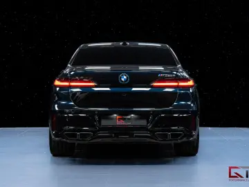 BMW M760 e xDrive Theatre B&W Executive Pano Sky DAP