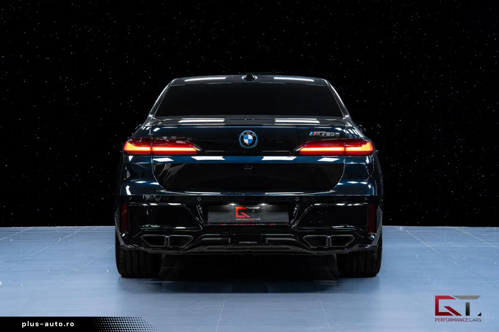 BMW M760 e xDrive Theatre B&W Executive Pano Sky DAP
