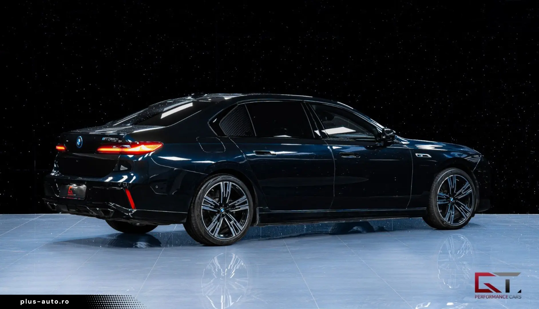 BMW M760 e xDrive Theatre B&W Executive Pano Sky DAP