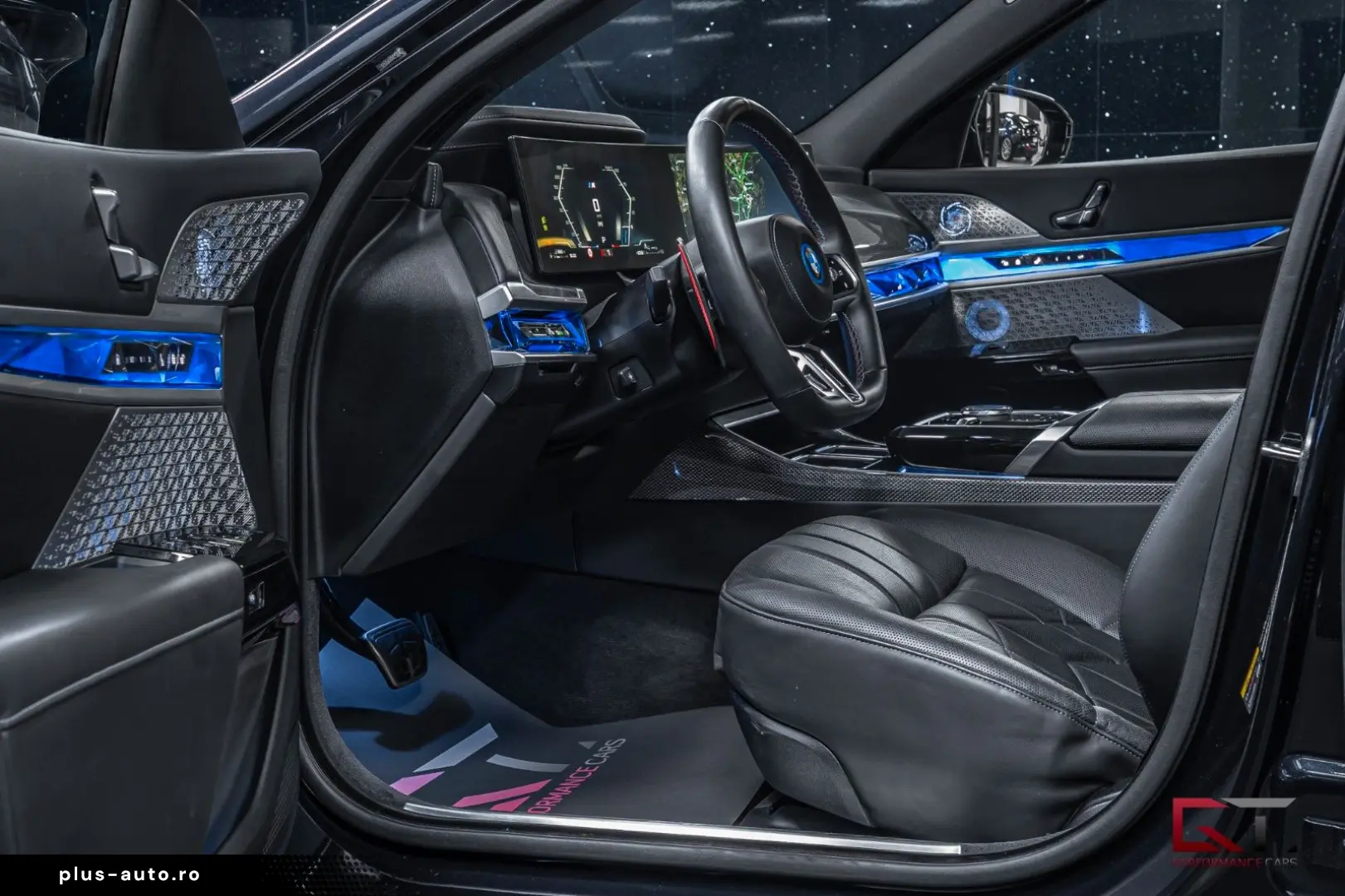 BMW M760 e xDrive Theatre B&W Executive Pano Sky DAP