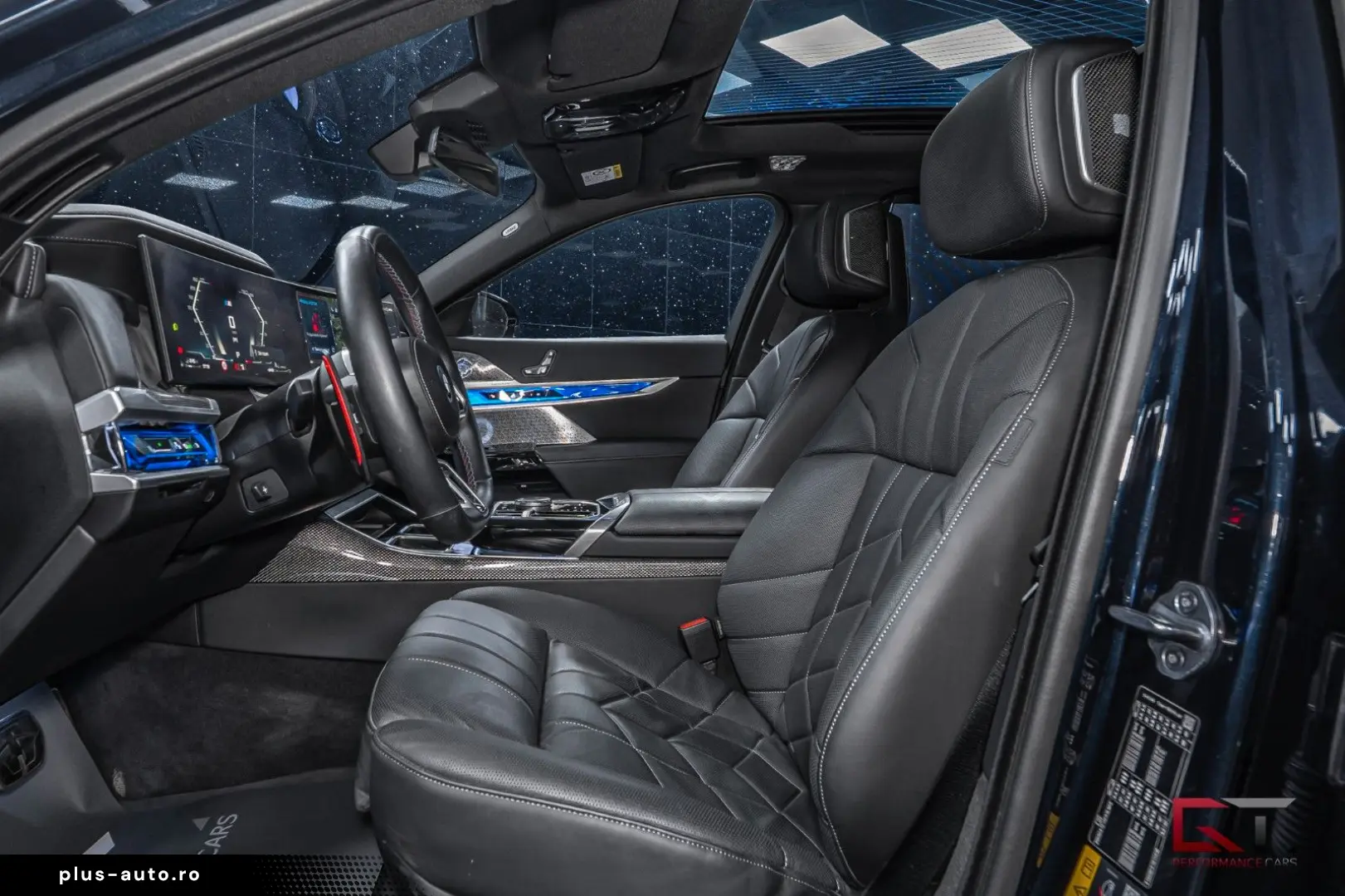 BMW M760 e xDrive Theatre B&W Executive Pano Sky DAP