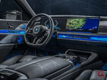 BMW M760 e xDrive Theatre B&W Executive Pano Sky DAP