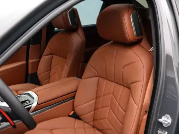 BMW M760e xDrive  Excl. Lounge  B&W  Sky L. Massage
