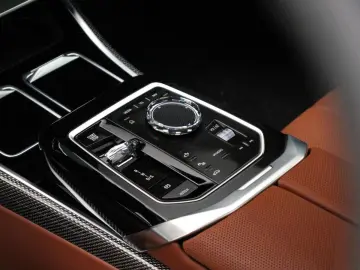 BMW M760e xDrive  Excl. Lounge  B&W  Sky L. Massage