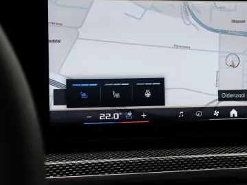 BMW M760e xDrive  Excl. Lounge  B&W  Sky L. Massage