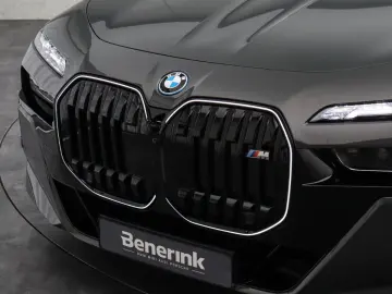 BMW M760e xDrive  Excl. Lounge  B&W  Sky L. Massage