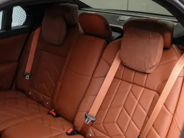 BMW M760e xDrive  Excl. Lounge  B&W  Sky L. Massage