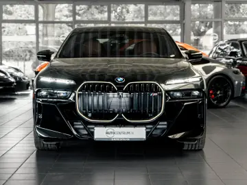 BMW M760e Performance Paket Iconic Sky Inno HUD