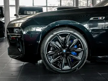 BMW M760e Performance Paket Iconic Sky Inno HUD