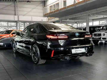BMW M760e Performance Paket Iconic Sky Inno HUD