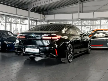 BMW M760e Performance Paket Iconic Sky Inno HUD