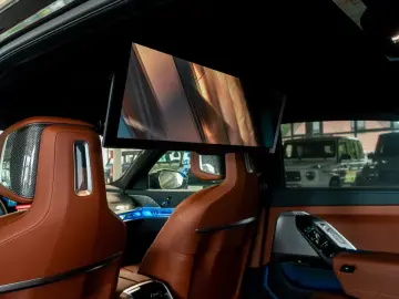 BMW M760e Performance Paket Iconic Sky Inno HUD