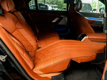 BMW M760e Performance Paket Iconic Sky Inno HUD