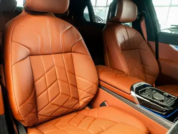 BMW M760e Performance Paket Iconic Sky Inno HUD