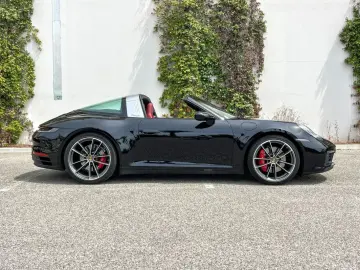 🚀 Porsche 911 Targa 4S (992)