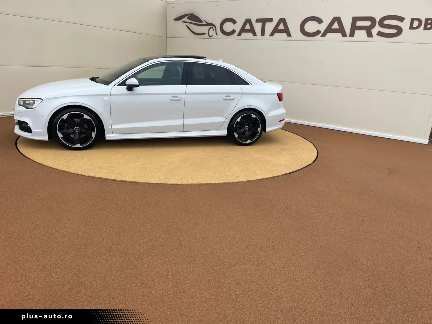 Audi A3  2.0TDI  SLINE  BI-Xenon  Panoramic  Keyless  Distro
