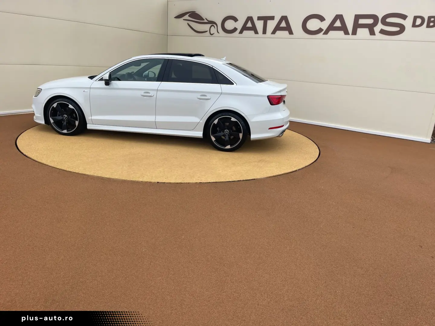 Audi A3  2.0TDI  SLINE  BI-Xenon  Panoramic  Keyless  Distro