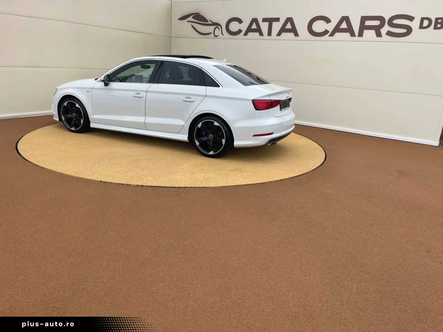 Audi A3  2.0TDI  SLINE  BI-Xenon  Panoramic  Keyless  Distro