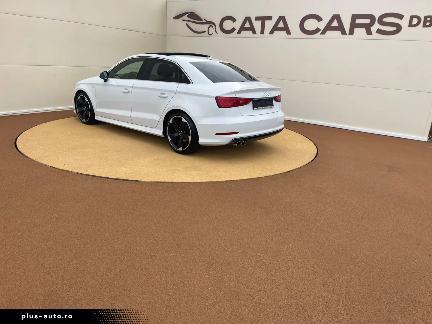 Audi A3  2.0TDI  SLINE  BI-Xenon  Panoramic  Keyless  Distro