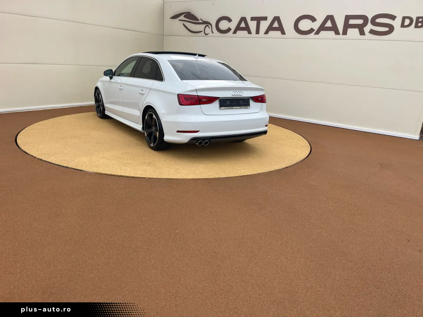Audi A3  2.0TDI  SLINE  BI-Xenon  Panoramic  Keyless  Distro