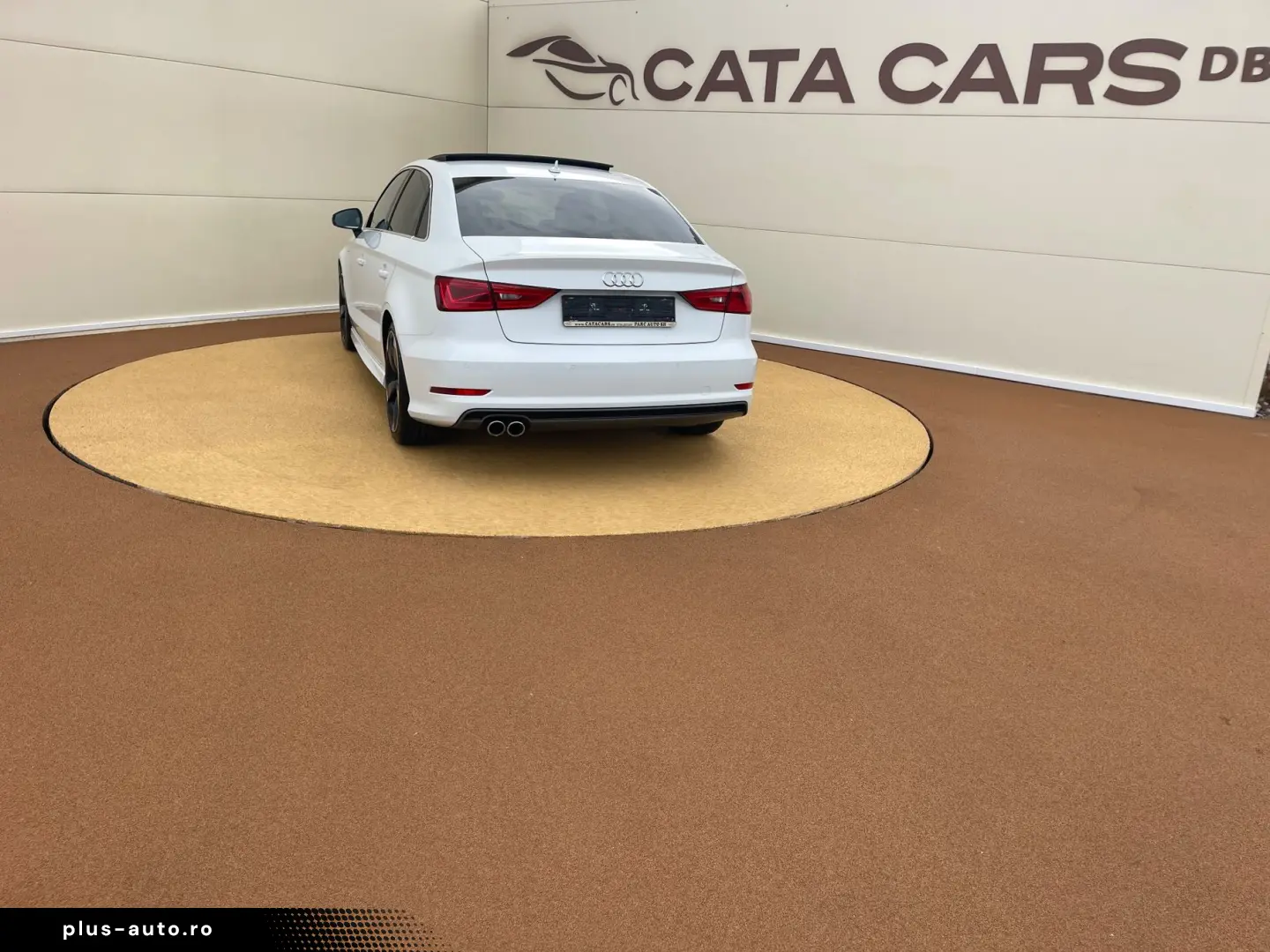 Audi A3  2.0TDI  SLINE  BI-Xenon  Panoramic  Keyless  Distro