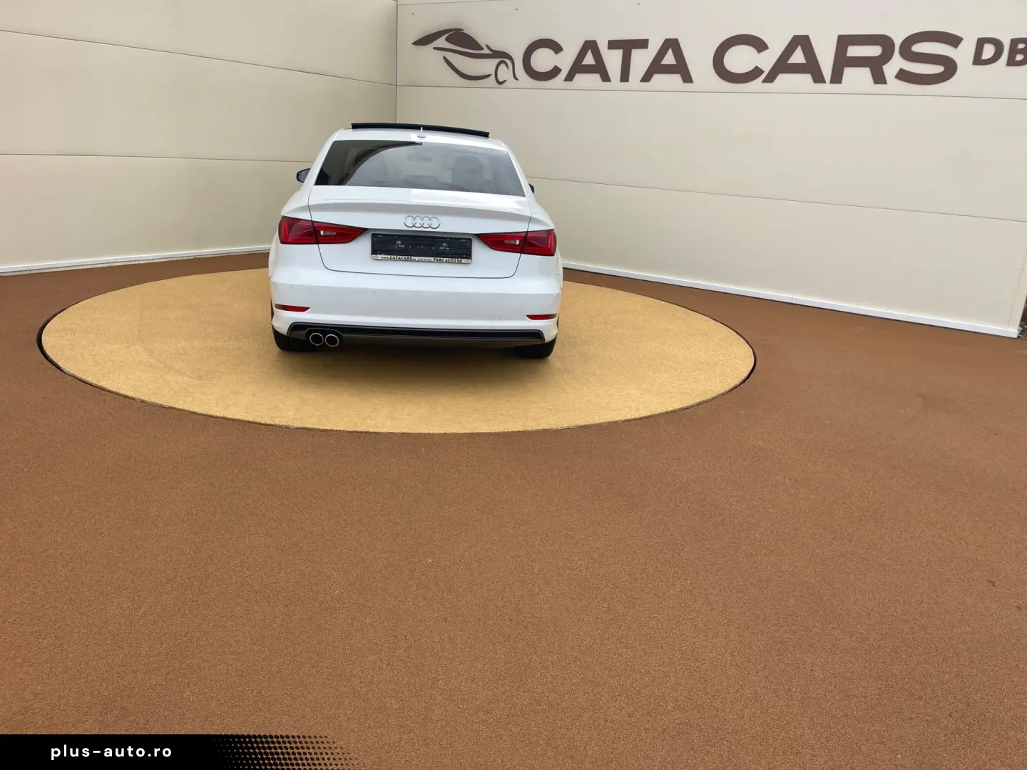 Audi A3  2.0TDI  SLINE  BI-Xenon  Panoramic  Keyless  Distro