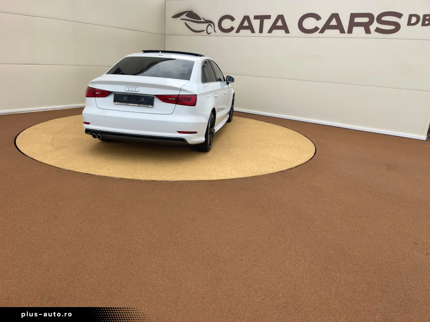 Audi A3  2.0TDI  SLINE  BI-Xenon  Panoramic  Keyless  Distro