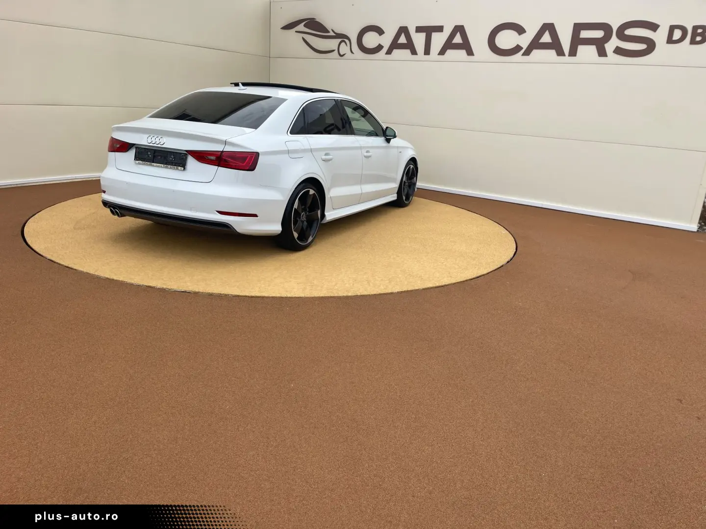 Audi A3  2.0TDI  SLINE  BI-Xenon  Panoramic  Keyless  Distro