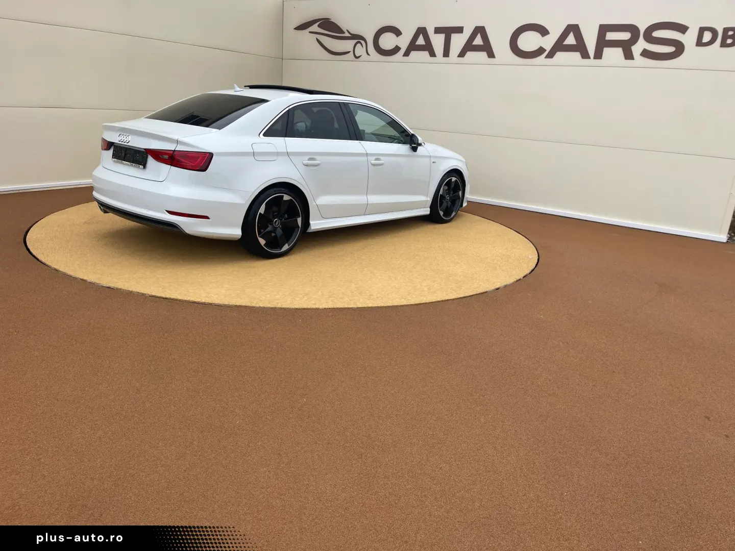 Audi A3  2.0TDI  SLINE  BI-Xenon  Panoramic  Keyless  Distro