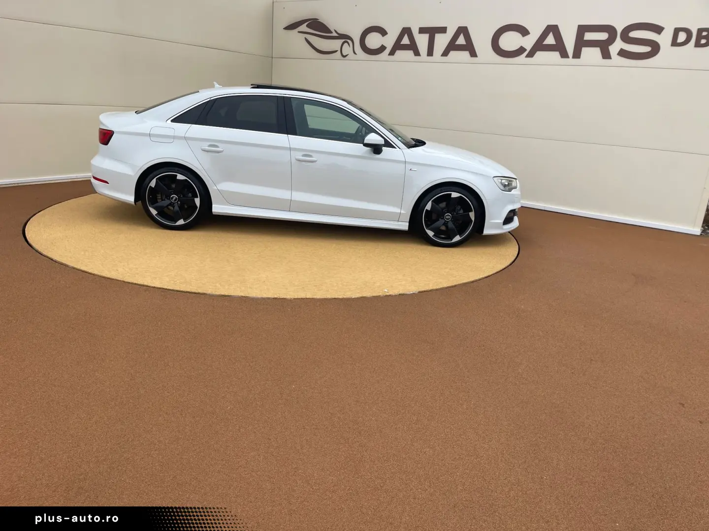 Audi A3  2.0TDI  SLINE  BI-Xenon  Panoramic  Keyless  Distro