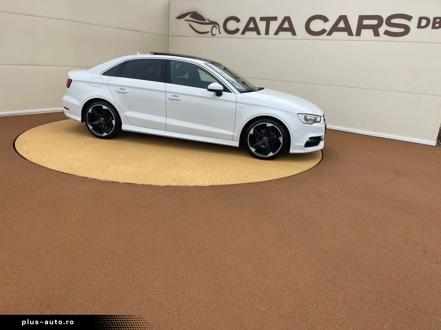 Audi A3  2.0TDI  SLINE  BI-Xenon  Panoramic  Keyless  Distro