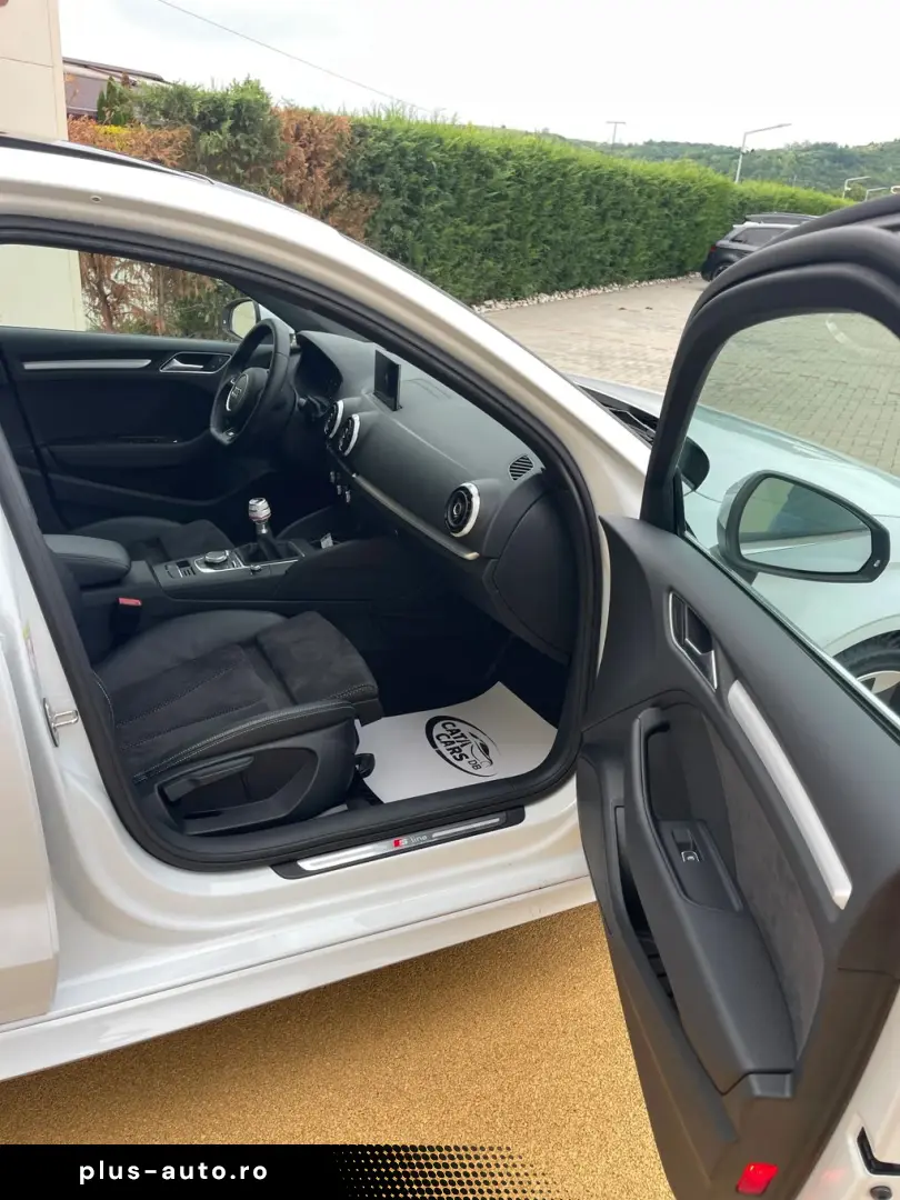 Audi A3  2.0TDI  SLINE  BI-Xenon  Panoramic  Keyless  Distro