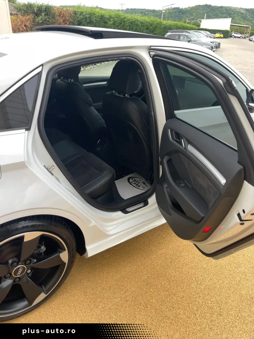 Audi A3  2.0TDI  SLINE  BI-Xenon  Panoramic  Keyless  Distro