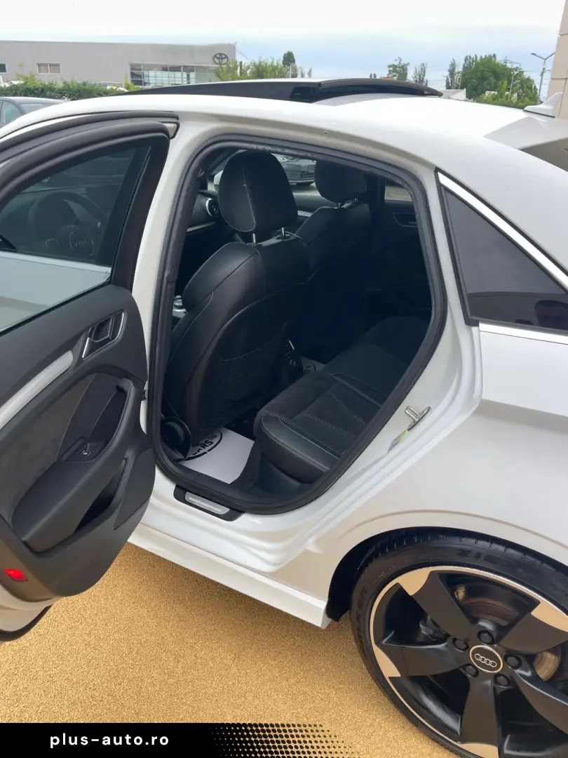 Audi A3  2.0TDI  SLINE  BI-Xenon  Panoramic  Keyless  Distro