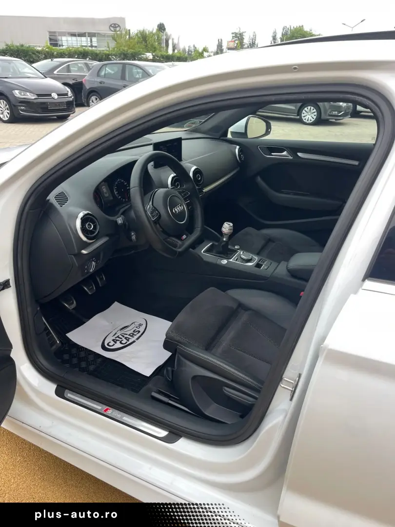 Audi A3  2.0TDI  SLINE  BI-Xenon  Panoramic  Keyless  Distro