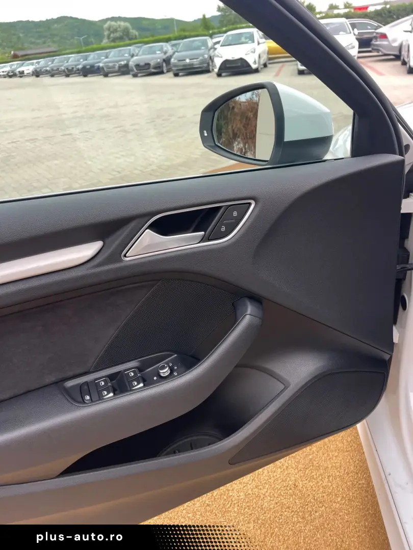 Audi A3  2.0TDI  SLINE  BI-Xenon  Panoramic  Keyless  Distro