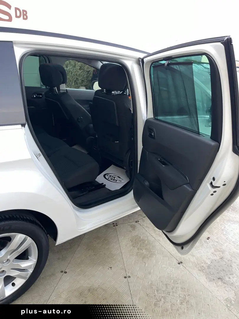 Peugeot 5008 2.0HDI  150CP  Panoramic  Navi  Head Up  Pilot