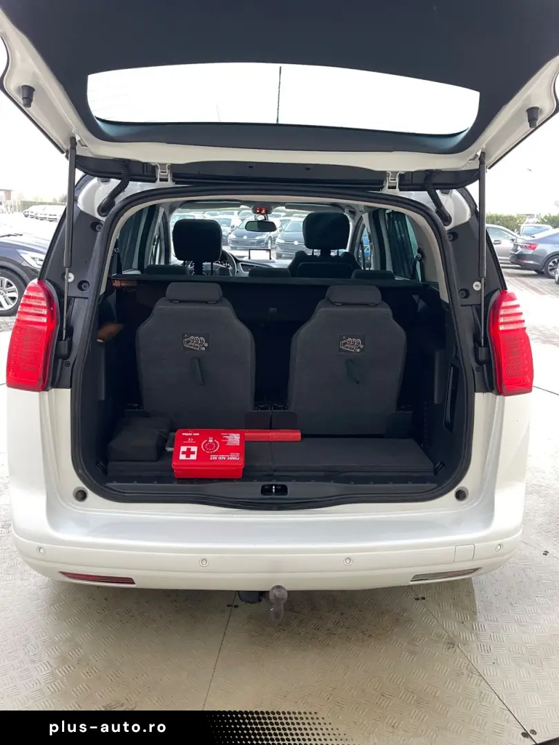 Peugeot 5008 2.0HDI  150CP  Panoramic  Navi  Head Up  Pilot