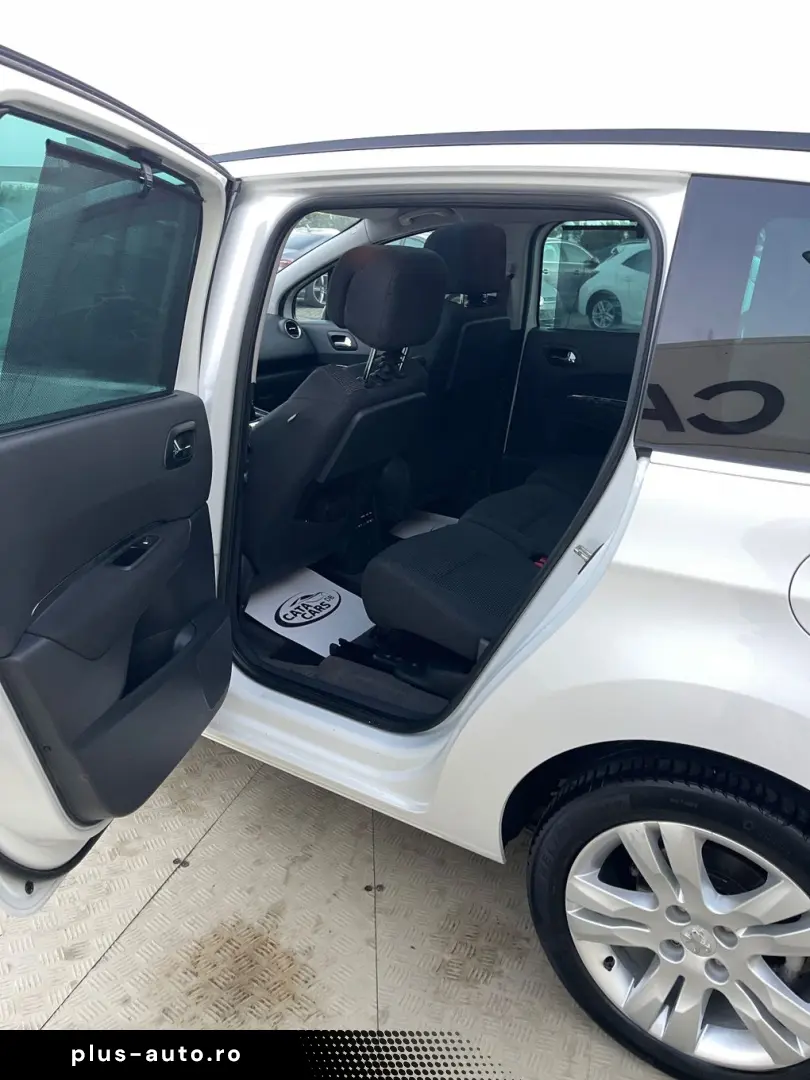 Peugeot 5008 2.0HDI  150CP  Panoramic  Navi  Head Up  Pilot