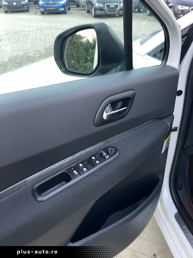 Peugeot 5008 2.0HDI  150CP  Panoramic  Navi  Head Up  Pilot