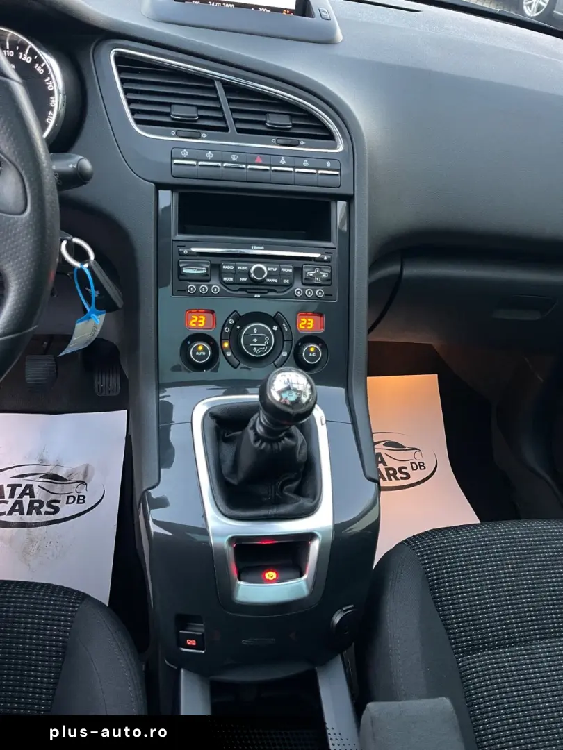 Peugeot 5008 2.0HDI  150CP  Panoramic  Navi  Head Up  Pilot