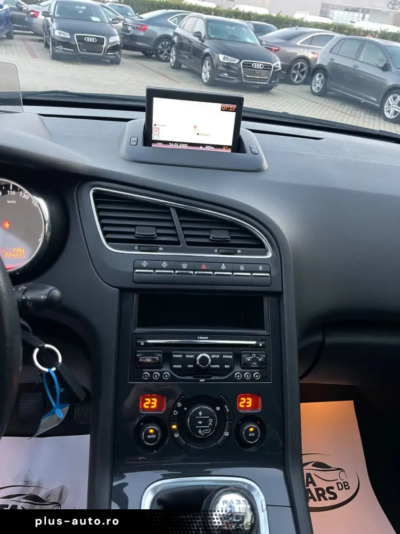 Peugeot 5008 2.0HDI  150CP  Panoramic  Navi  Head Up  Pilot