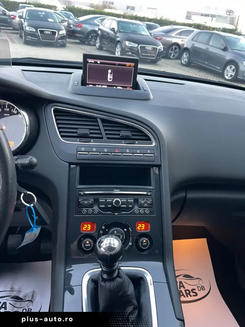 Peugeot 5008 2.0HDI  150CP  Panoramic  Navi  Head Up  Pilot