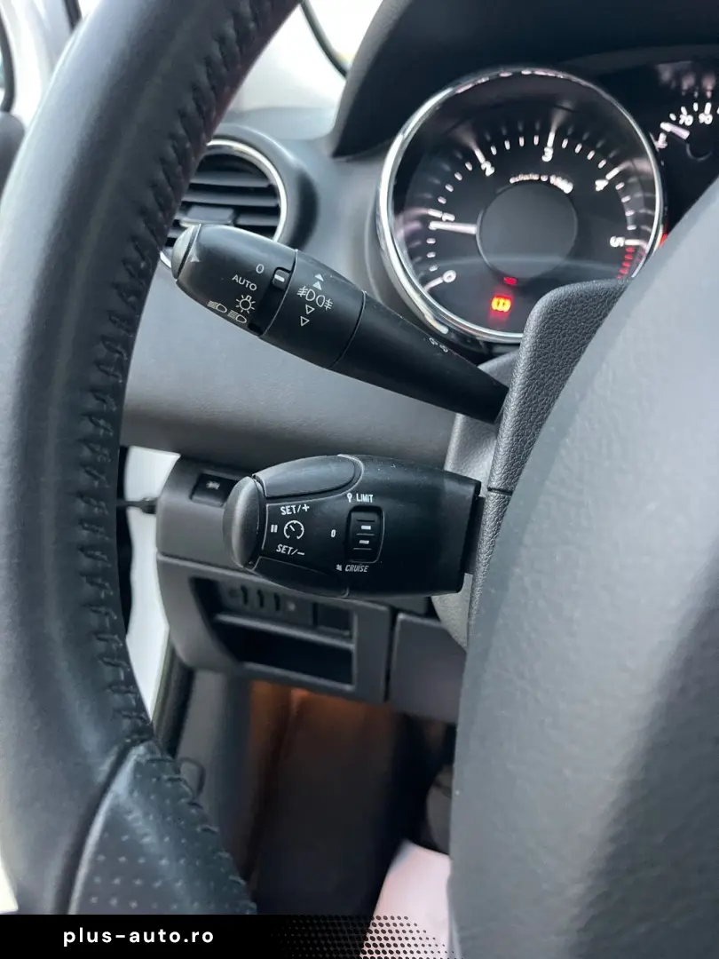 Peugeot 5008 2.0HDI  150CP  Panoramic  Navi  Head Up  Pilot