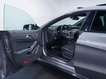 MERCEDES-BENZ CLA 45 AMG Coupé 4-Matic 7G DCT H&K Pano